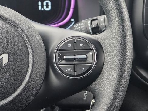 Used 2025 Kia Soul LX image 16