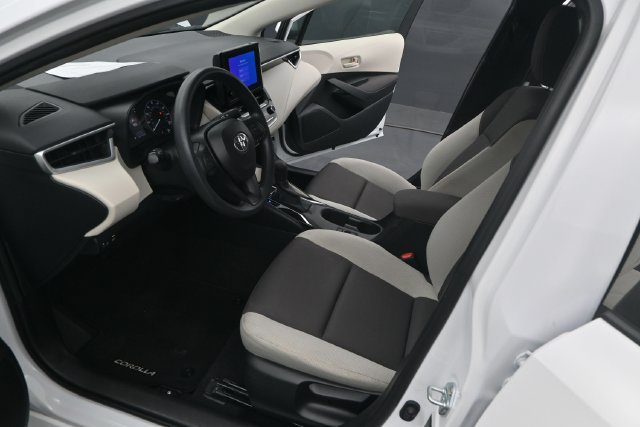 Used 2024 Toyota Corolla LE FWD image 4
