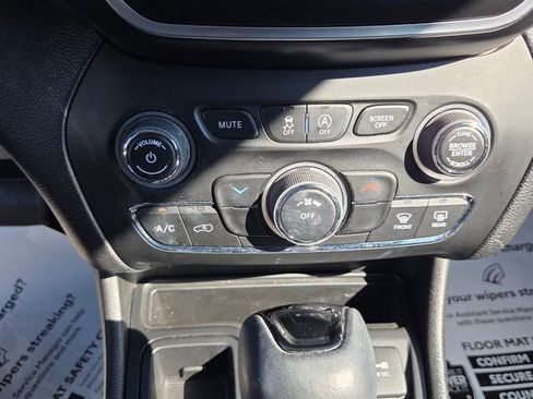 Used 2021 Jeep Cherokee Altitude image 20