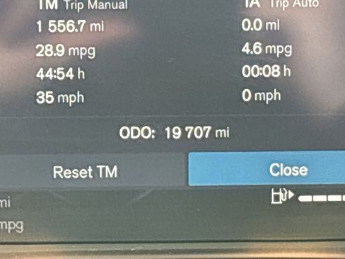 Used 2025 Volvo XC40 B5 Core image 22