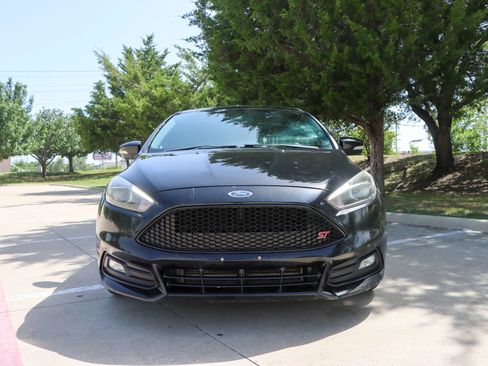 Used 2016 Ford Focus ST w/ Equipment Group 402A FWD image 2