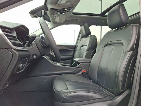 Certified 2022 Jeep Grand Cherokee Limited w/ Luxury Tech Group II image 13