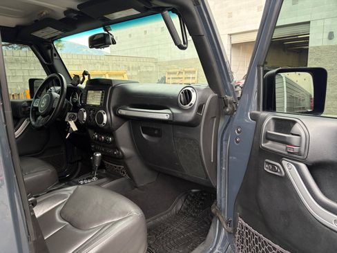 Used 2017 Jeep Wrangler Unlimited Sahara w/ Max Tow Package AWD/4WD image 27