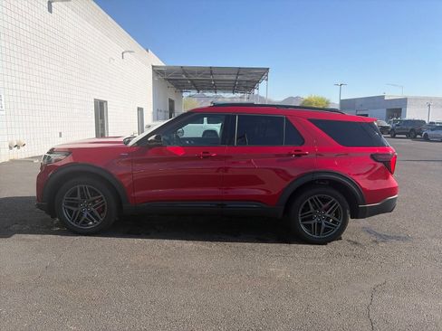 Used 2025 Ford Explorer ST-Line w/ ST-Line Street Pack AWD/4WD image 2