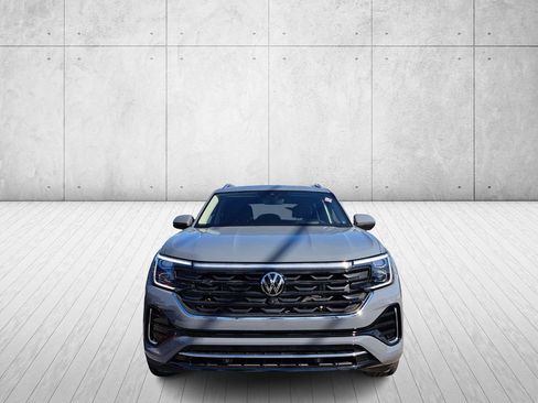 Used 2025 Volkswagen Atlas SEL Premium R-Line image 2