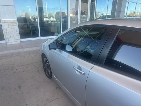 Used 2021 Nissan Leaf SV image 8