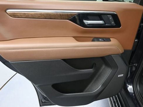Used 2025 Chevrolet Tahoe High Country AWD/4WD image 34