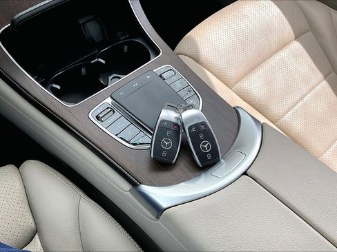 Used 2022 Mercedes-Benz GLC 300 4MATIC image 15
