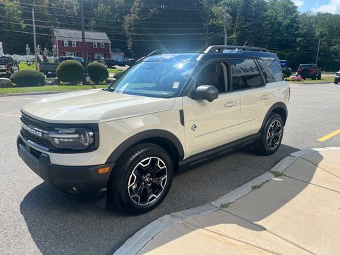 Used 2025 Ford Bronco Sport Outer Banks w/ Outer Banks Tech Package+ AWD/4WD image 3