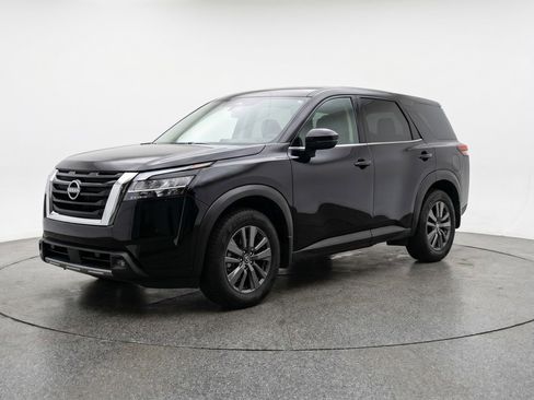 Used 2025 Nissan Pathfinder SV FWD image 3