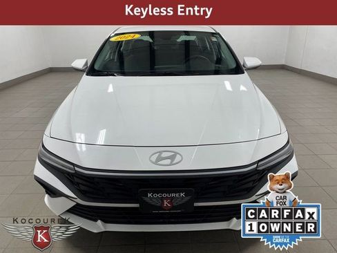 Used 2024 Hyundai Elantra SEL image 2