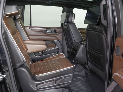 Used 2026 GMC Yukon XL Denali Ultimate w/ LPO, Floor Liner Package AWD/4WD image 10