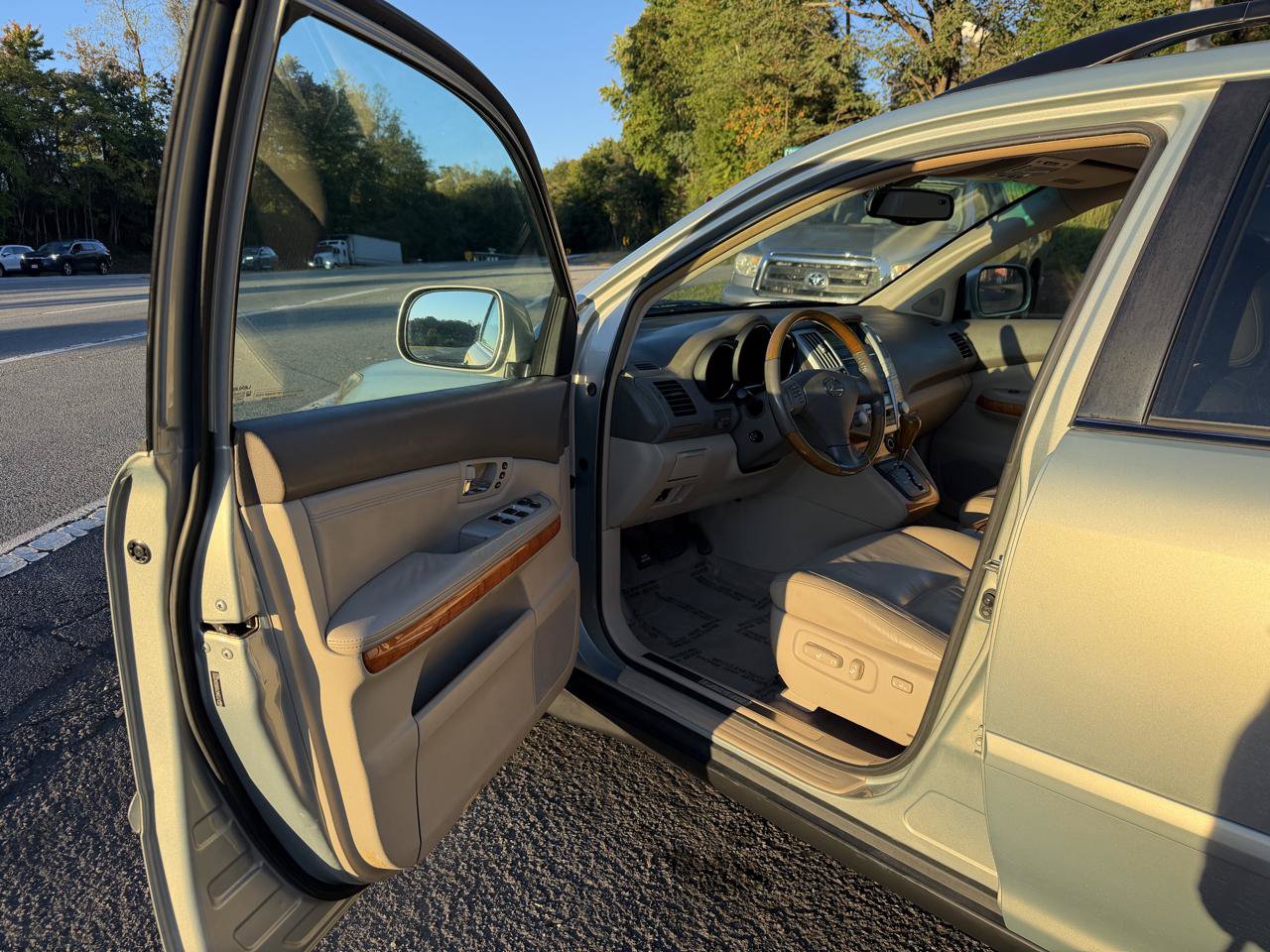 Used 2005 Lexus RX 330 AWD w/ Premium Plus Pkg image 10
