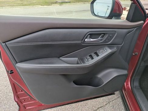 Used 2023 Nissan Rogue SL w/ SL Premium Package image 11