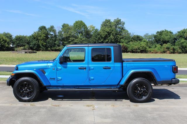 Used 2022 Jeep Gladiator Sport AWD/4WD image 2