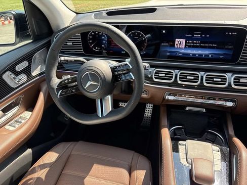 Used 2024 Mercedes-Benz GLS 450 4MATIC image 14