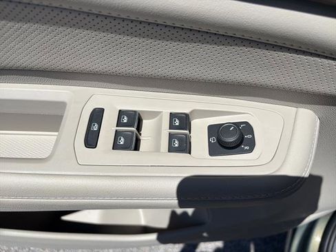 Certified 2025 Volkswagen Atlas SEL Premium R-Line image 29