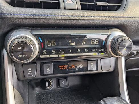 Used 2022 Toyota RAV4 SE w/ Convenience Package image 5