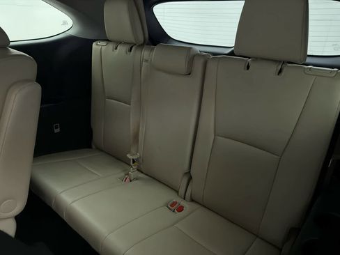 Used 2023 Toyota Highlander XLE FWD image 17