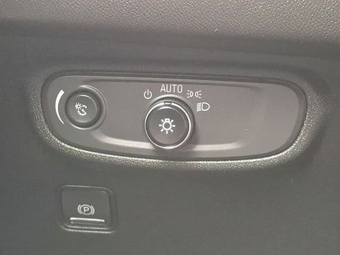 Used 2018 GMC Terrain SLE image 25