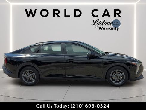 Used 2025 Kia K4 FWD image 2