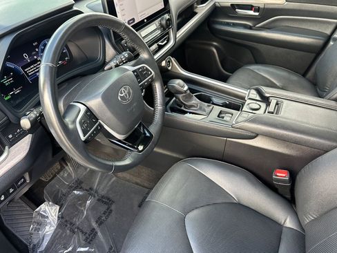 Certified 2024 Toyota Grand Highlander AWD Hybrid image 10
