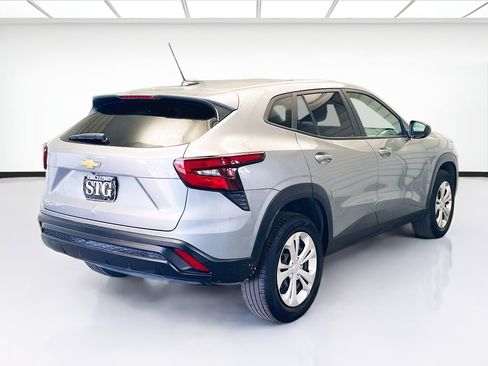 Used 2024 Chevrolet Trax LS w/ Driver Confidence Package image 4