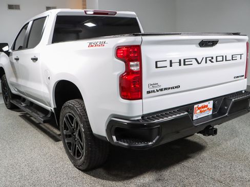 Used 2023 Chevrolet Silverado 1500 Custom Trail Boss w/ LPO, Dark Essentials Package AWD/4WD image 9