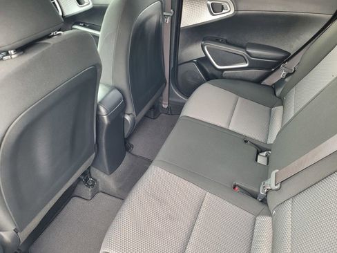 Used 2022 Kia Soul LX image 9