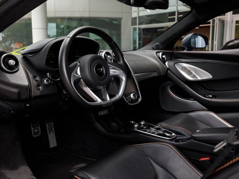 Used 2023 McLaren GT RWD image 29
