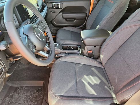 New 2025 Jeep Gladiator Rubicon w/ Convenience Group image 14