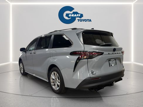 Used 2023 Toyota Sienna XLE Woodland Edition AWD/4WD image 5