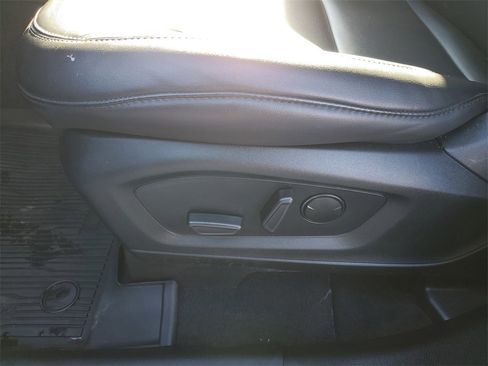 Used 2023 Ford Explorer XLT w/ Equipment Group 202A image 7