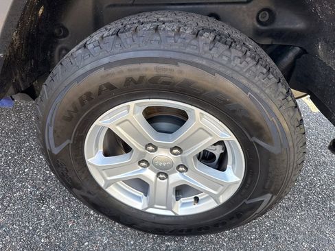 Used 2019 Jeep Wrangler Unlimited Sport S image 25