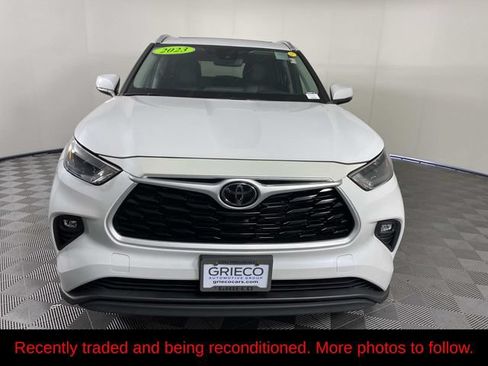 Used 2023 Toyota Highlander XLE AWD/4WD image 3