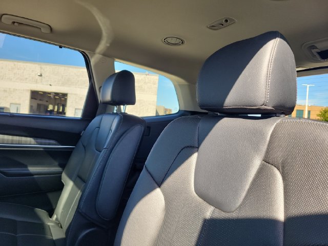 Used 2024 Kia Telluride EX w/ EX Captain's Chair Package FWD image 9