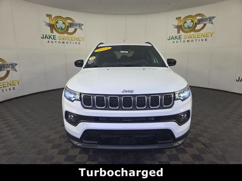 Used 2023 Jeep Compass Latitude AWD/4WD image 3