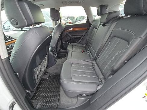 Used 2023 Audi Q5 2.0T Premium Plus w/ Premium Plus Package AWD/4WD image 2