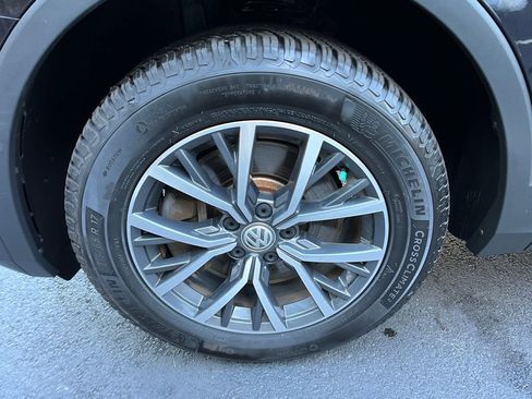 Used 2020 Volkswagen Tiguan S image 24