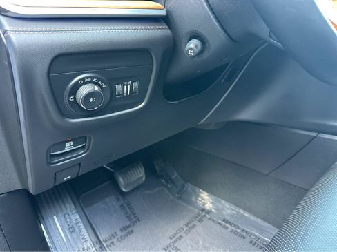 Used 2023 Jeep Grand Cherokee Summit AWD/4WD image 33