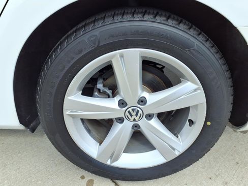 Used 2015 Volkswagen Passat 1.8T Limited Edition FWD image 5