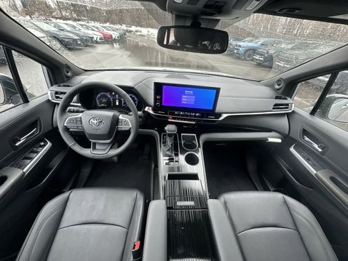 New 2026 Toyota Sienna XLE Woodland Edition image 41