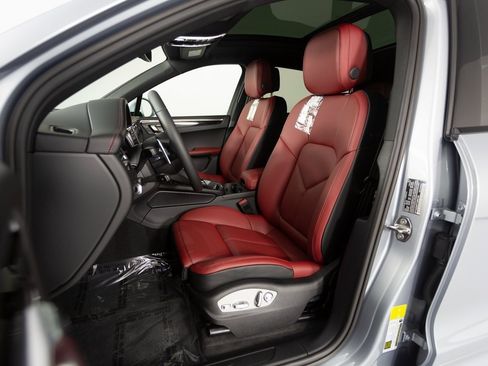 New 2026 Porsche Macan image 5