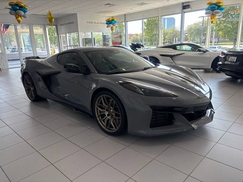 Used 2025 Chevrolet Corvette Z06 RWD image 10