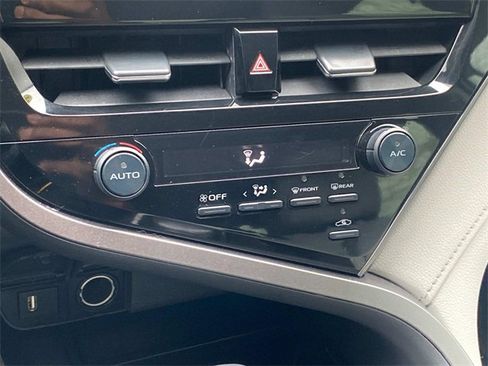 Used 2021 Toyota Camry SE image 25