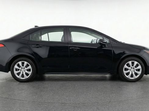 Used 2025 Toyota Corolla LE FWD image 11