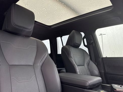 Used 2025 Lexus GX 550 w/ Cold Area Package AWD/4WD image 17