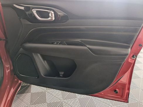 Used 2022 Jeep Compass Limited image 33