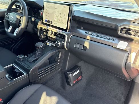 Used 2025 Toyota Tacoma TRD Sport w/ TRD Sport Upgrade Package image 12