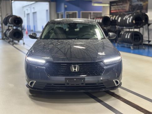Used 2023 Honda Accord Touring image 2